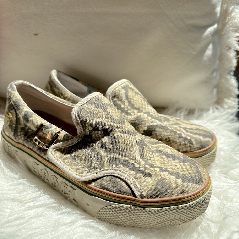 Gwen Stefani L.A.M.B runners
